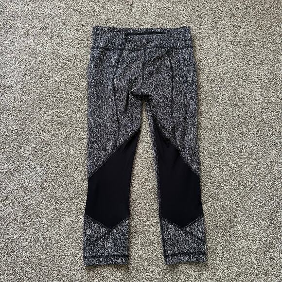 Lululemon black & white pattern mesh panel leggings size 6 - Picture 4 of 12